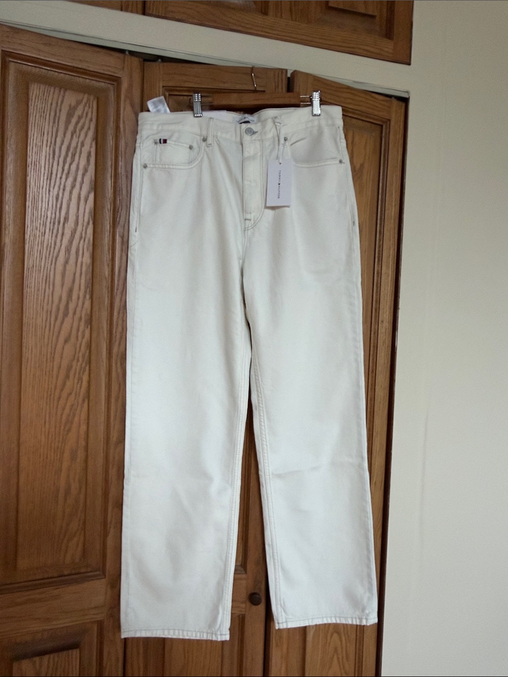 Tommy Hilfiger Men's White Relaxed Straight-Leg Jeans - Classic Casual